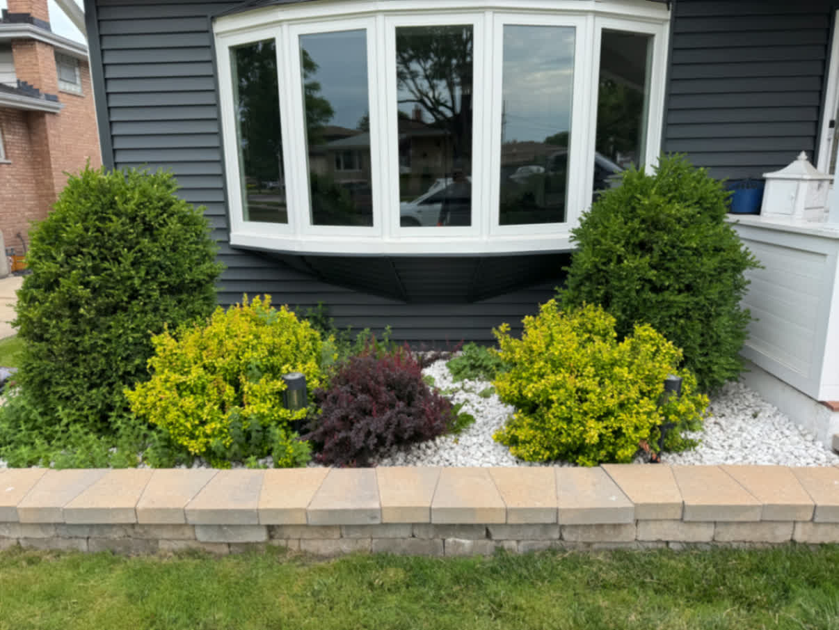 Bed & Mulch Job — before